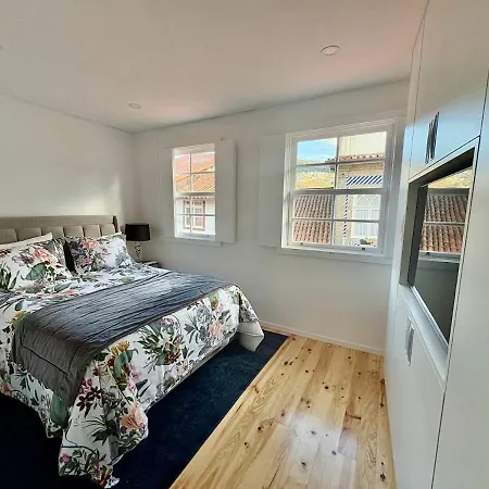 Egas Duplex Historic Centre Γκιμαράες