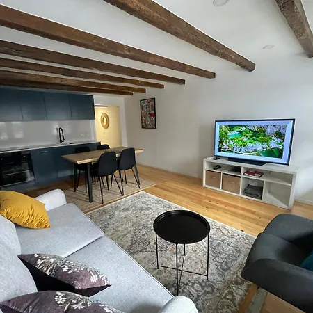 Egas Duplex Historic Centre Apartmán *