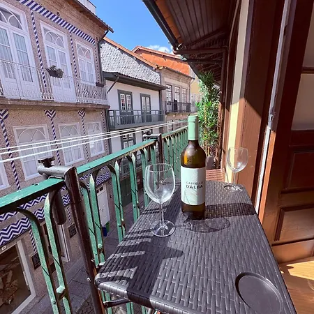 Egas Duplex Historic Centre * Γκιμαράες