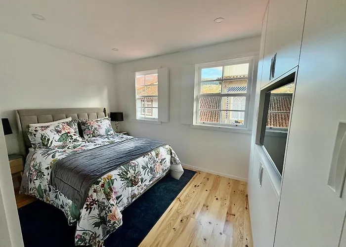 Egas Duplex Historic Centre Гимарайнш