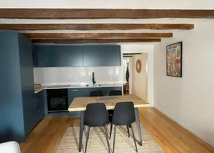 Egas Duplex Historic Centre דירה גימראייש