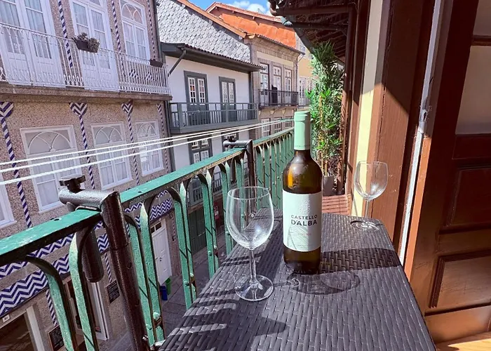 Egas Duplex Historic Centre * גימראייש